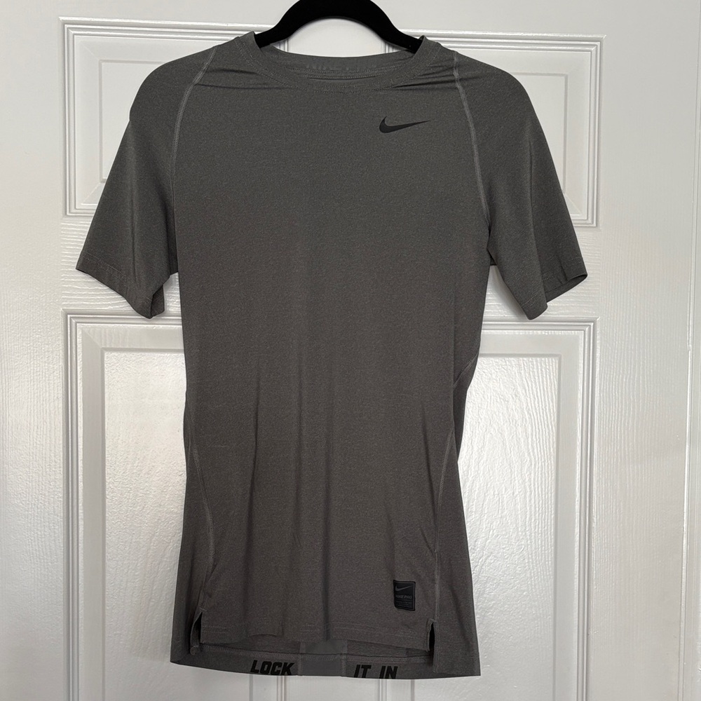 Nike Men's Dark Gray Short Sleeve Tee